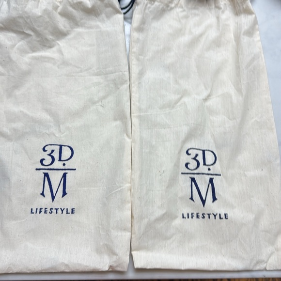 Venetian Leather Loafers 9.5-10D
Cognac with bix and shoe bags and shoe horn - Picture 5 of 6